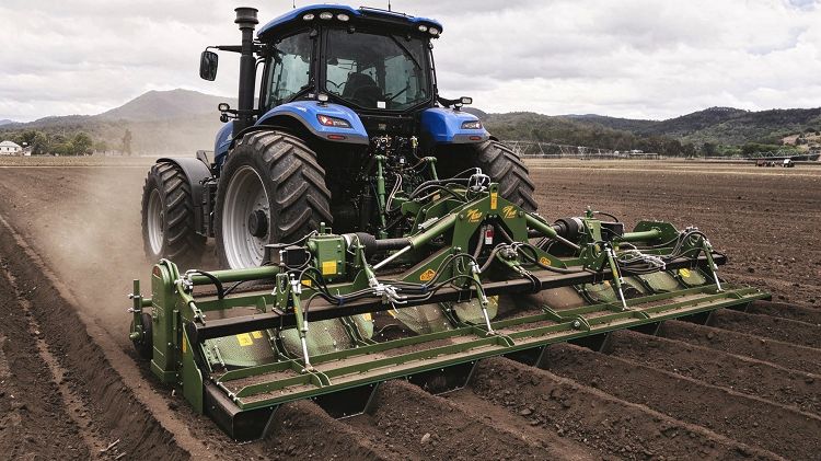 Woye WY2604 tractor performing PTO-driven field operations Woye WY2604 tractor performing PTO-driven field operations